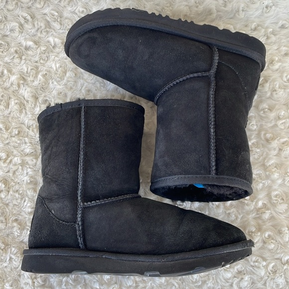 UGG classic short boots - Picture 6 of 11